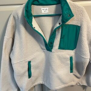 Wilo Fleece Pullover with Green Accents